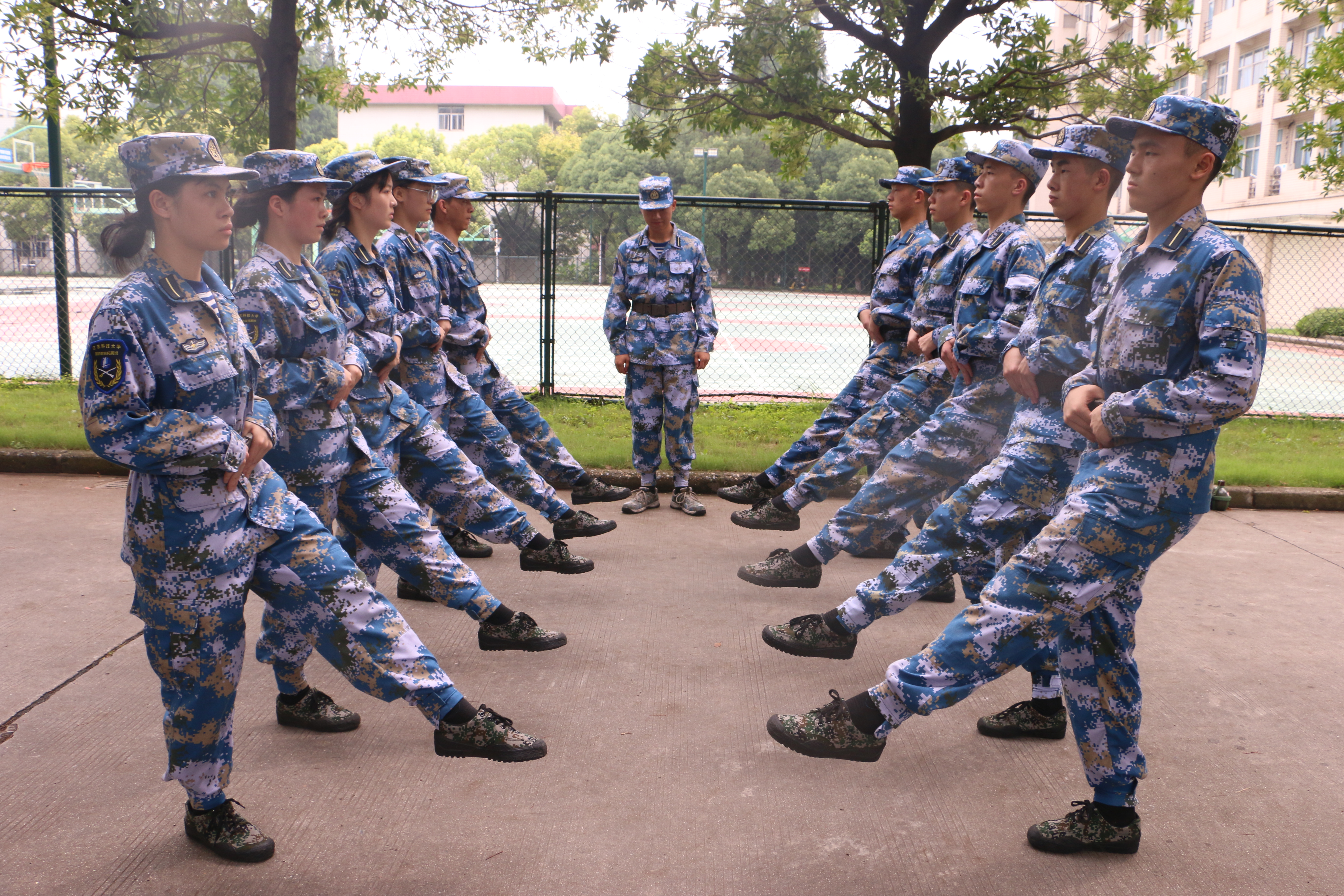 1689663851680878.jpg 单个军人队列动作训练2.JPG