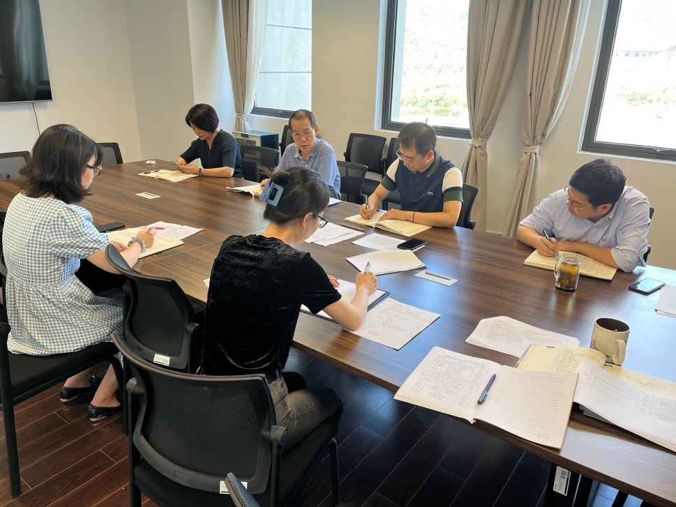 王校长指导新学期工作.jpg