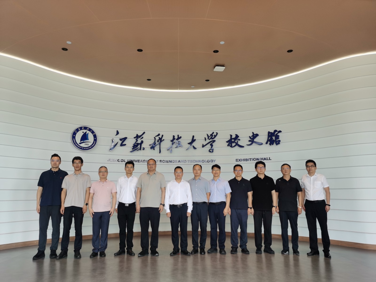学校举行锡山与球盟会qmh网站技术转移转化中心签约仪式6.jpg